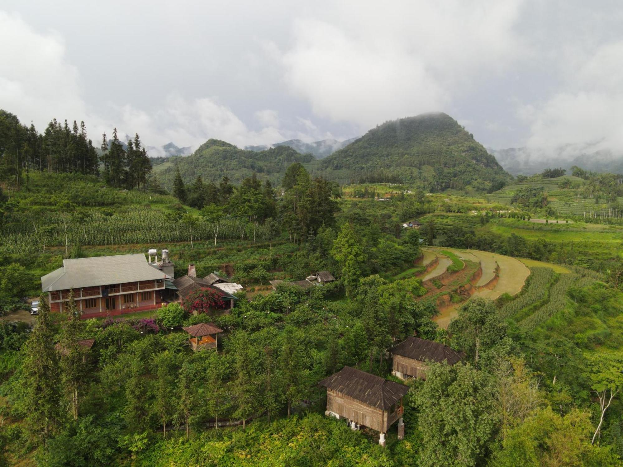 So H'Mong Homestay Bac Ha  Exteriör bild